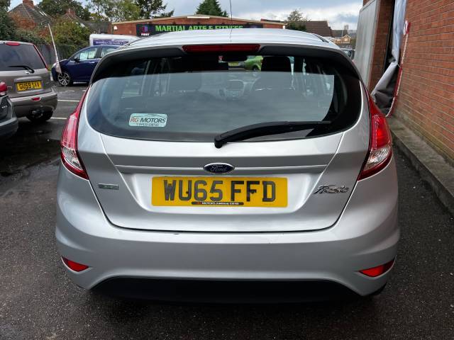 2015 Ford Fiesta 1.0 EcoBoost Zetec Silver 5dr Hatch, £0 TAX, 65 MPG, F.S.H.