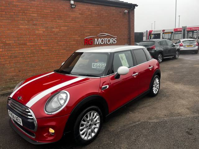 Mini Hatchback 1.5 Cooper [Chilli Pk] RED 5dr Hatch, Hatchback Petrol Red