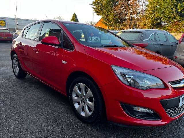 2014 Vauxhall Astra 1.6i 16V Design Red 5dr Popular Family Hatch,