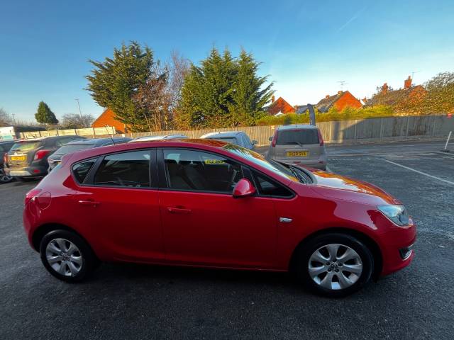 2014 Vauxhall Astra 1.6i 16V Design Red 5dr Popular Family Hatch,