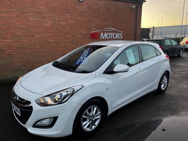 Hyundai i30 1.6 CRDi Blue Drive Active White 5dr Hatch £0 TAX 76 MPG Hatchback Diesel White