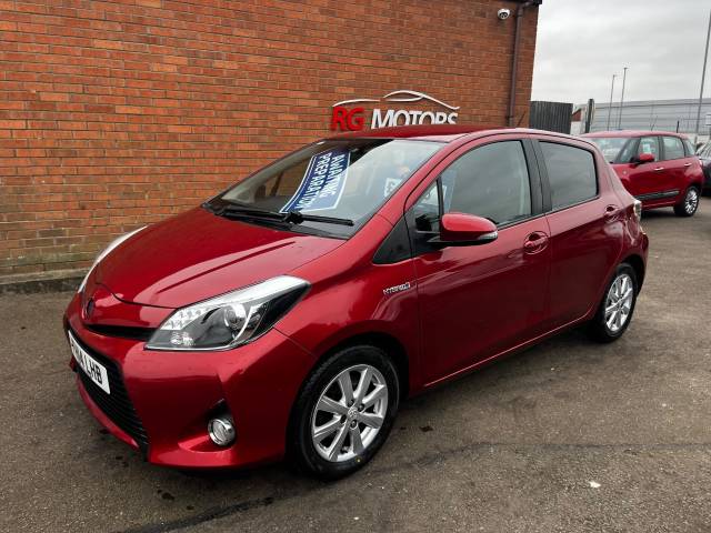 Toyota Yaris 1.5 VVT-i Hybrid Icon+ 5dr CVT £0 TAX, 80 MPG Hatchback Petrol / Electric Hybrid Red