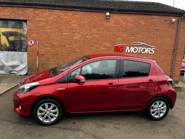 2014 Toyota Yaris 1.5 VVT-i Hybrid Icon+ 5dr CVT £0 TAX, 80 MPG