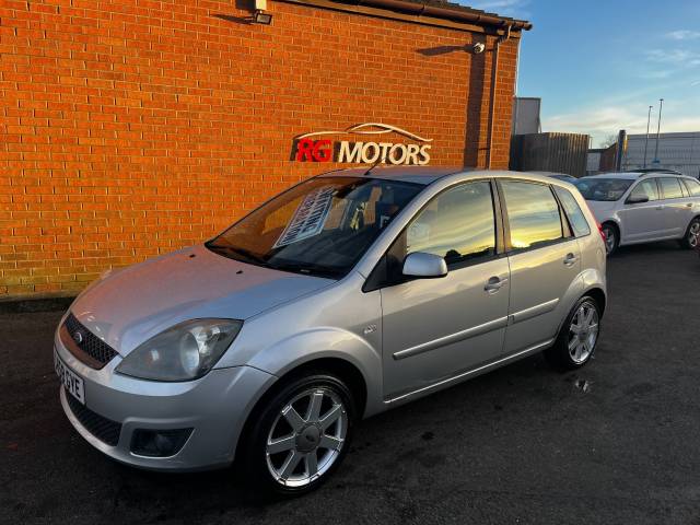 Ford Fiesta 1.4 16v Zetec Silver 5dr Hatch Hatchback Petrol Silver