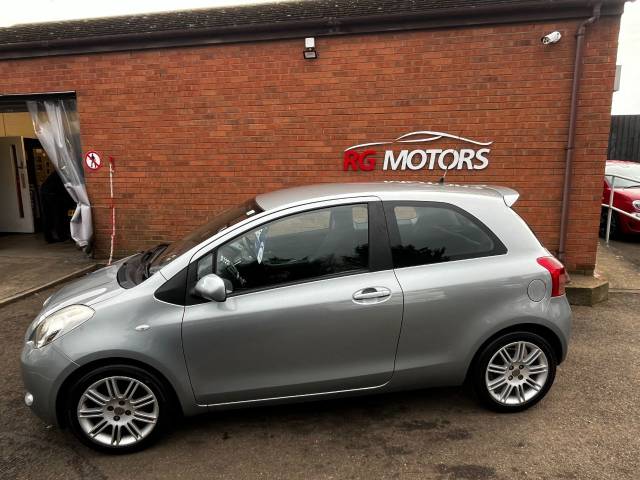 2009 Toyota Yaris 1.3 VVT-i SR Silver 3dr Hatch