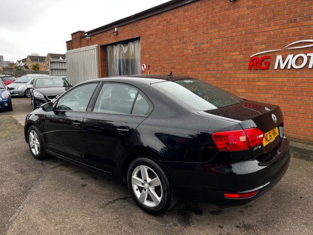 2011 Volkswagen Jetta 1.6 TDI CR Bluemotion Tech SE Black 4dr Saloon