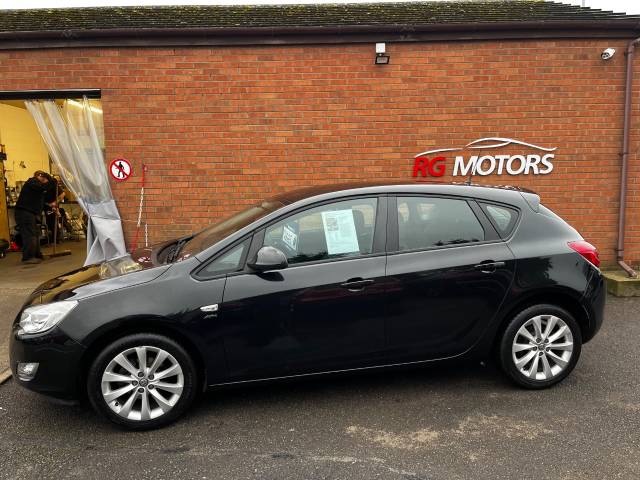 2012 Vauxhall Astra 1.6i 16V Active Black 5dr Hatch, PX WELCOME