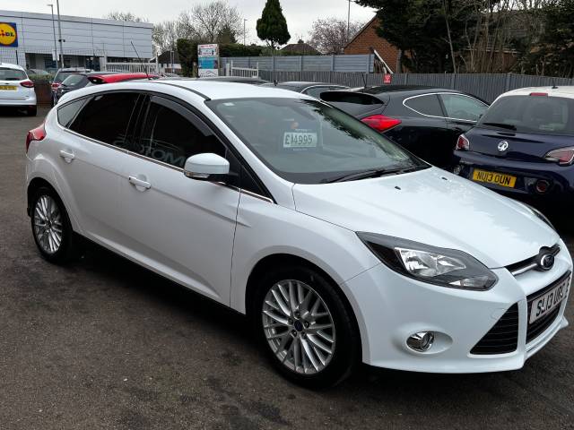 2013 Ford Focus 1.0 EcoBoost Zetec White 5dr Hatch F.S.H.