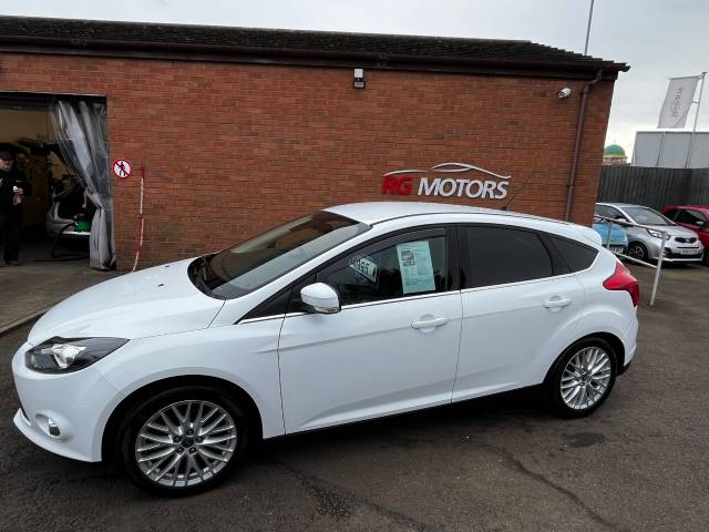 2013 Ford Focus 1.0 EcoBoost Zetec White 5dr Hatch F.S.H.