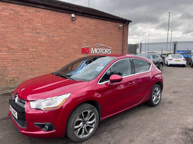 Ds Ds 4 1.6 BlueHDi DStyle Nav Red 5dr Hatch Hatchback Diesel Red