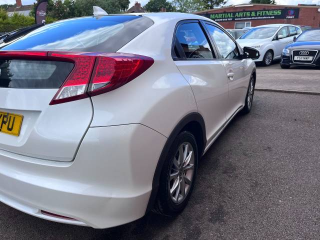 2012 Honda Civic 1.8 i-VTEC ES White 5dr Hatch