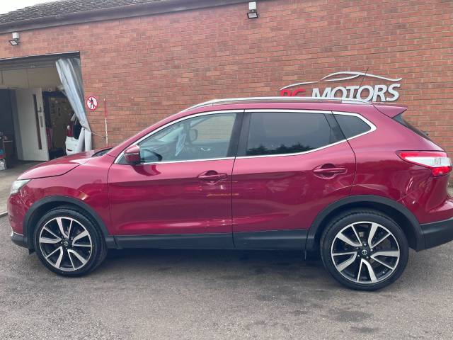 Nissan Qashqai 1.5 dCi Tekna Red 5dr Hatch Hatchback Diesel Red