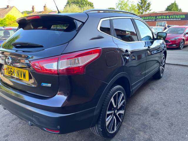 2014 Nissan Qashqai 1.5 dCi Tekna Black 5dr Hatch