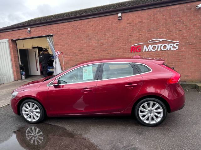 2013 Volvo V40 2.0 D3 SE Lux Nav Auto Red 5dr Hatch