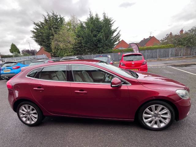 2013 Volvo V40 2.0 D3 SE Lux Nav Auto Red 5dr Hatch