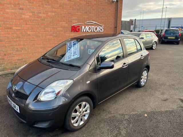 Toyota Yaris 1.4 D-4D TR Grey 5dr Hatch Hatchback Diesel Grey