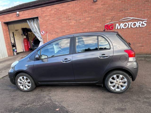 2009 Toyota Yaris 1.4 D-4D TR Grey 5dr Hatch