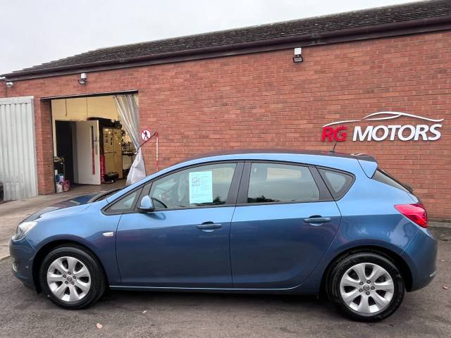 2014 Vauxhall Astra 1.6i 16V Design Blue 5dr Hatch