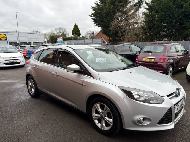 2011 Ford Focus 1.6 125 Zetec Silver 5dr Hatch