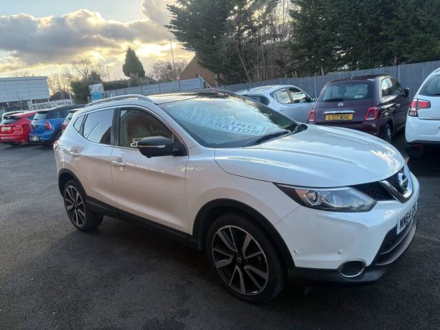 2015 Nissan Qashqai 1.6 dCi Tekna White 5dr Hatch