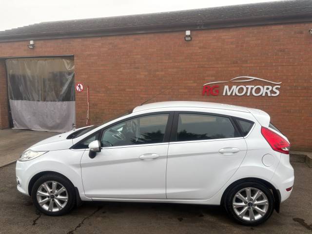 2010 Ford Fiesta 1.4 Zetec White 5dr Hatch