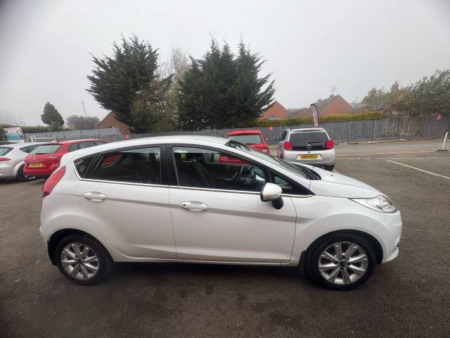 2010 Ford Fiesta 1.4 Zetec White 5dr Hatch