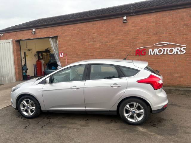 2012 Ford Focus 1.6 16v Zetec Silver 5dr Hatch
