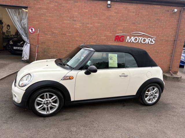 2010 Mini Convertible 1.6 Cooper D White 2dr Convertible