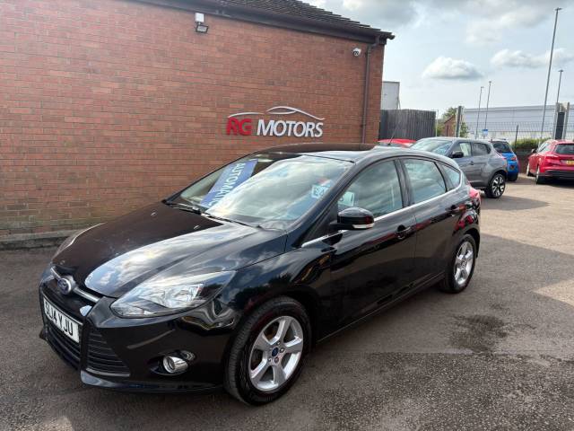 Ford Focus 1.6 16V Zetec Navigator Auto Black 5dr Hatch Hatchback Petrol Black