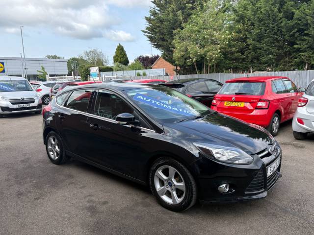 2014 Ford Focus 1.6 16V Zetec Navigator Auto Black 5dr Hatch