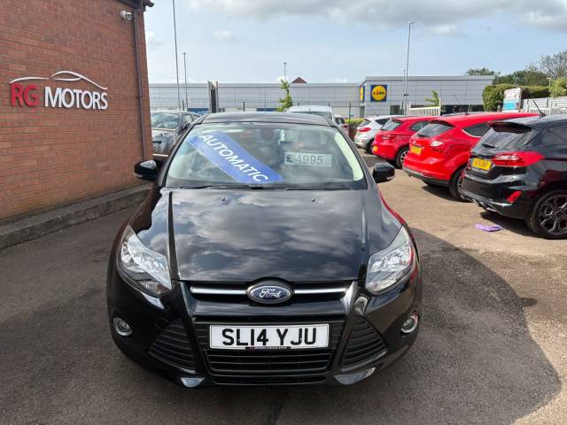 2014 Ford Focus 1.6 16V Zetec Navigator Auto Black 5dr Hatch
