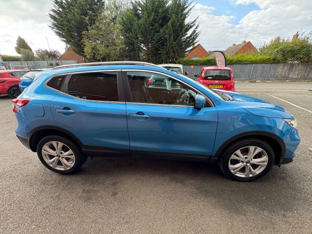 2017 Nissan Qashqai 1.5 dCi N-Connecta Blue 5dr Hatch