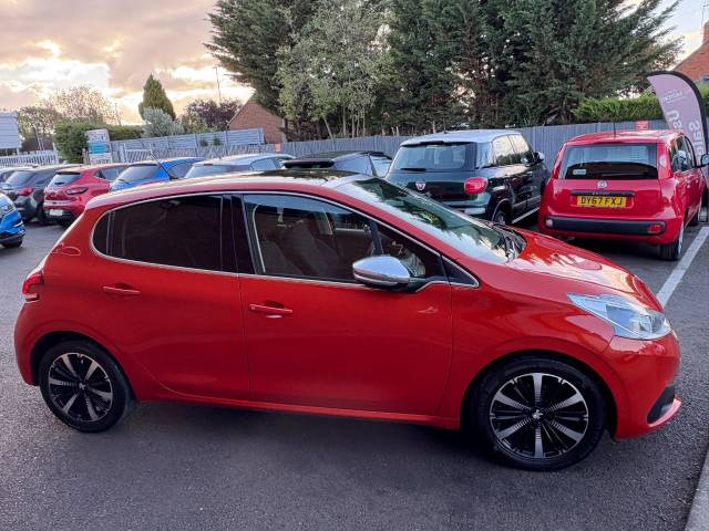 2017 Peugeot 208 1.2 PureTech Allure Premium Orange 5dr Hatch