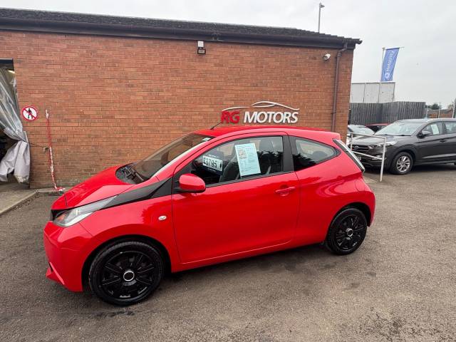 2017 Toyota Aygo 1.0 VVT-i X-Play Red 3dr Hatch