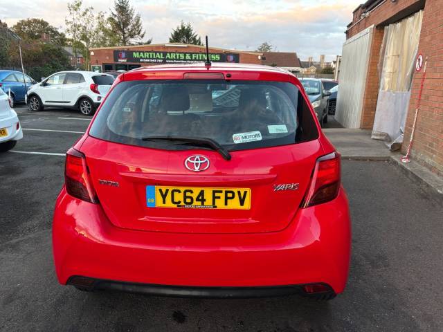 2014 Toyota Yaris 1.33 VVT-i Icon Red 5dr Hatch