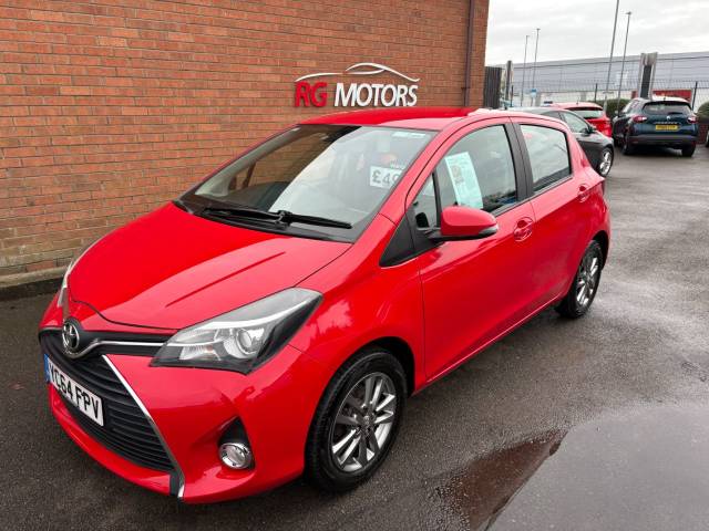 Toyota Yaris 1.33 VVT-i Icon Red 5dr Hatch Hatchback Petrol Red