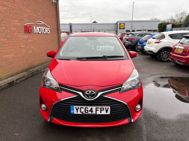 2014 Toyota Yaris 1.33 VVT-i Icon Red 5dr Hatch