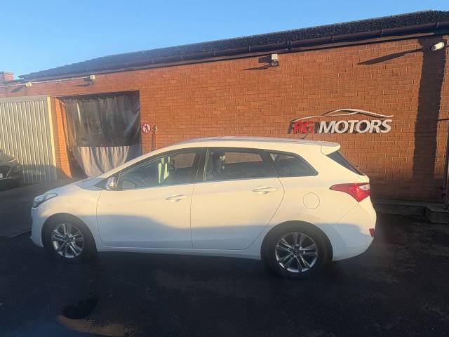 2013 Hyundai i30 1.6 CRDi Blue Drive Style White 5dr Estate