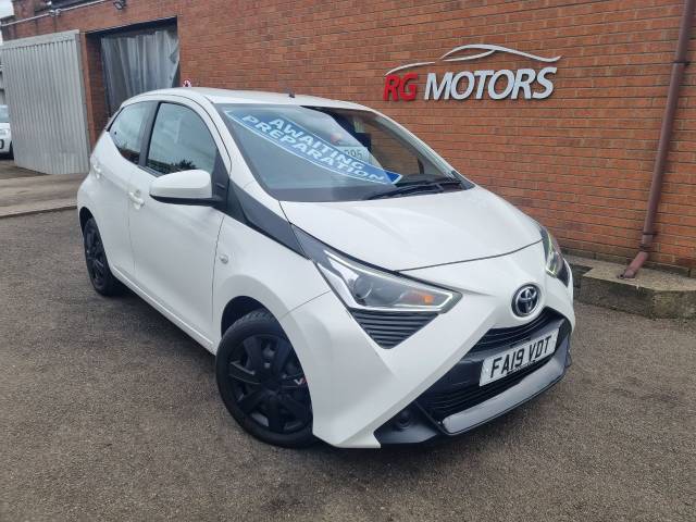 Toyota Aygo 1.0 VVT-i X-Play 5dr Hatchback Petrol White