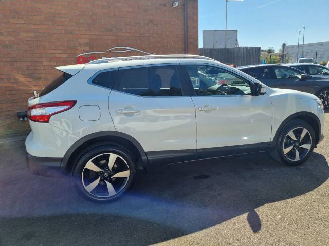 2015 Nissan Qashqai 1.2 DiG-T N-Tec+ 5dr