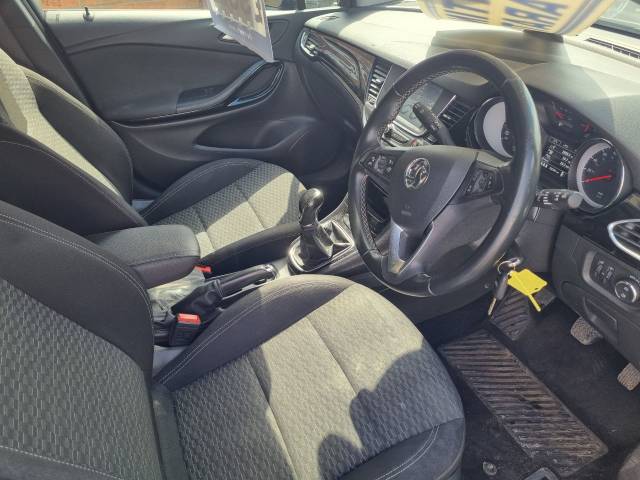 2017 Vauxhall Astra 1.6T 16V 200 SRi 5dr